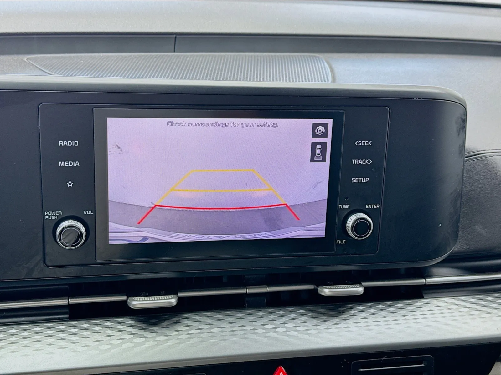 2022 Kia Carnival LX | CarEdge | CarEdge