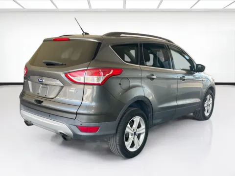 More photos of 2016 Ford Escape SE at KarGenie, CA