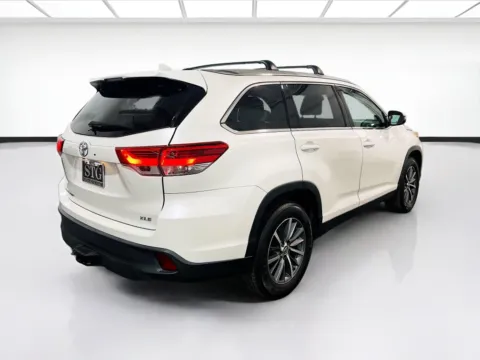 More photos of 2019 Toyota Highlander XLE at KarGenie, CA