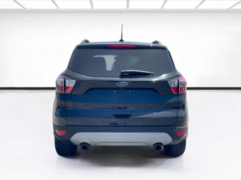 More photos of 2017 Ford Escape SE at KarGenie, CA