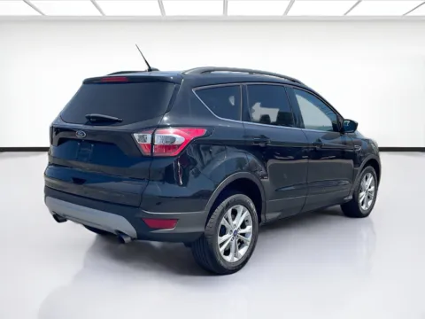 More photos of 2017 Ford Escape SE at KarGenie, CA
