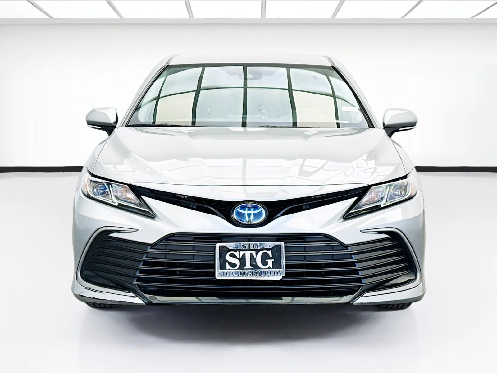 Toyota Camry photo 2