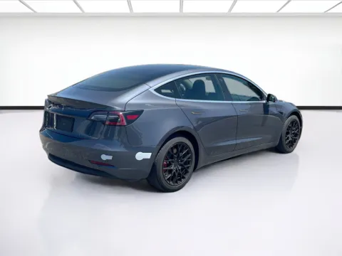 More photos of 2019 Tesla Model 3 Long Range at KarGenie, CA