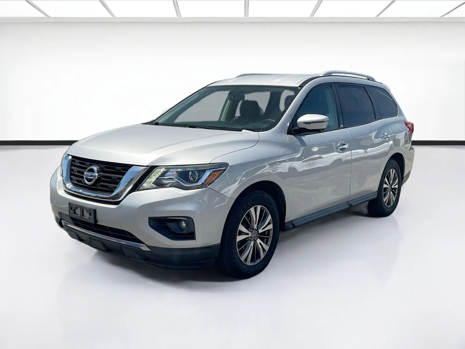 Silver 2018 Nissan Pathfinder SL for sale in Fontana, CA