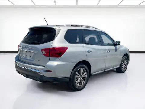 More photos of 2018 Nissan Pathfinder SL at KarGenie, CA