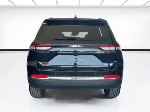 More photos of 2024 Jeep Grand Cherokee Limited at KarGenie, CA