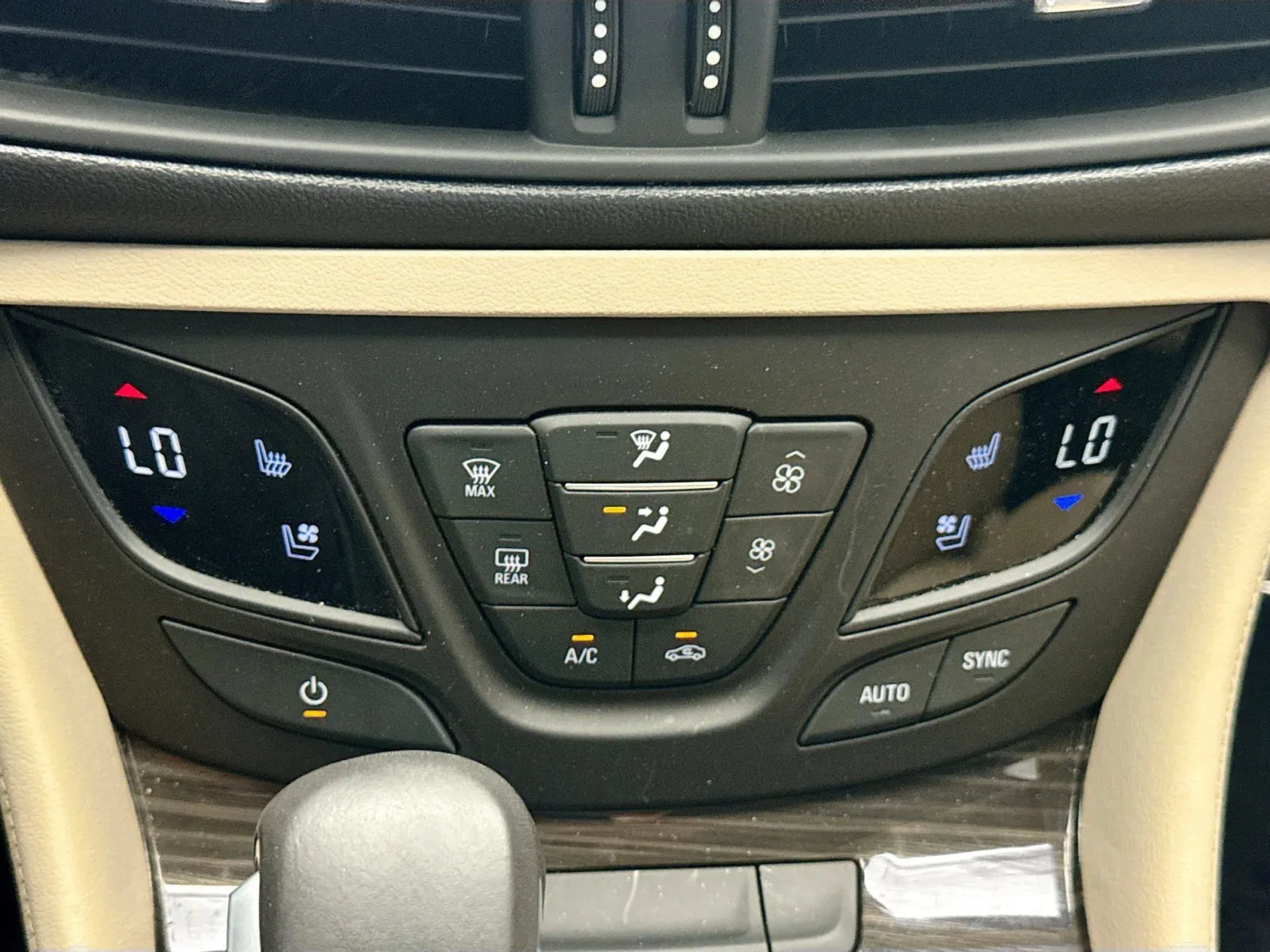 2019 Buick Envision Premium II - Photo 10