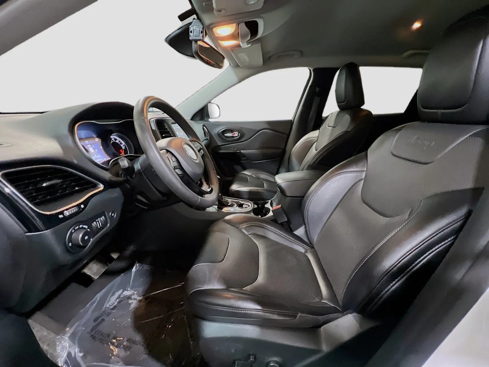 Jeep Cherokee photo 15