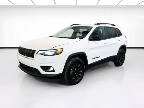 White 2023 Jeep Cherokee Altitude for sale in Fontana, CA