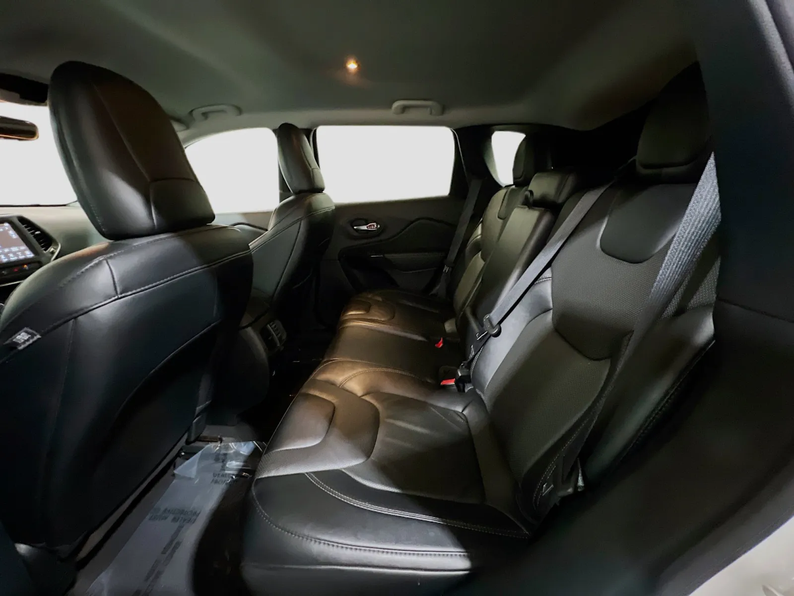 Jeep Cherokee photo 17