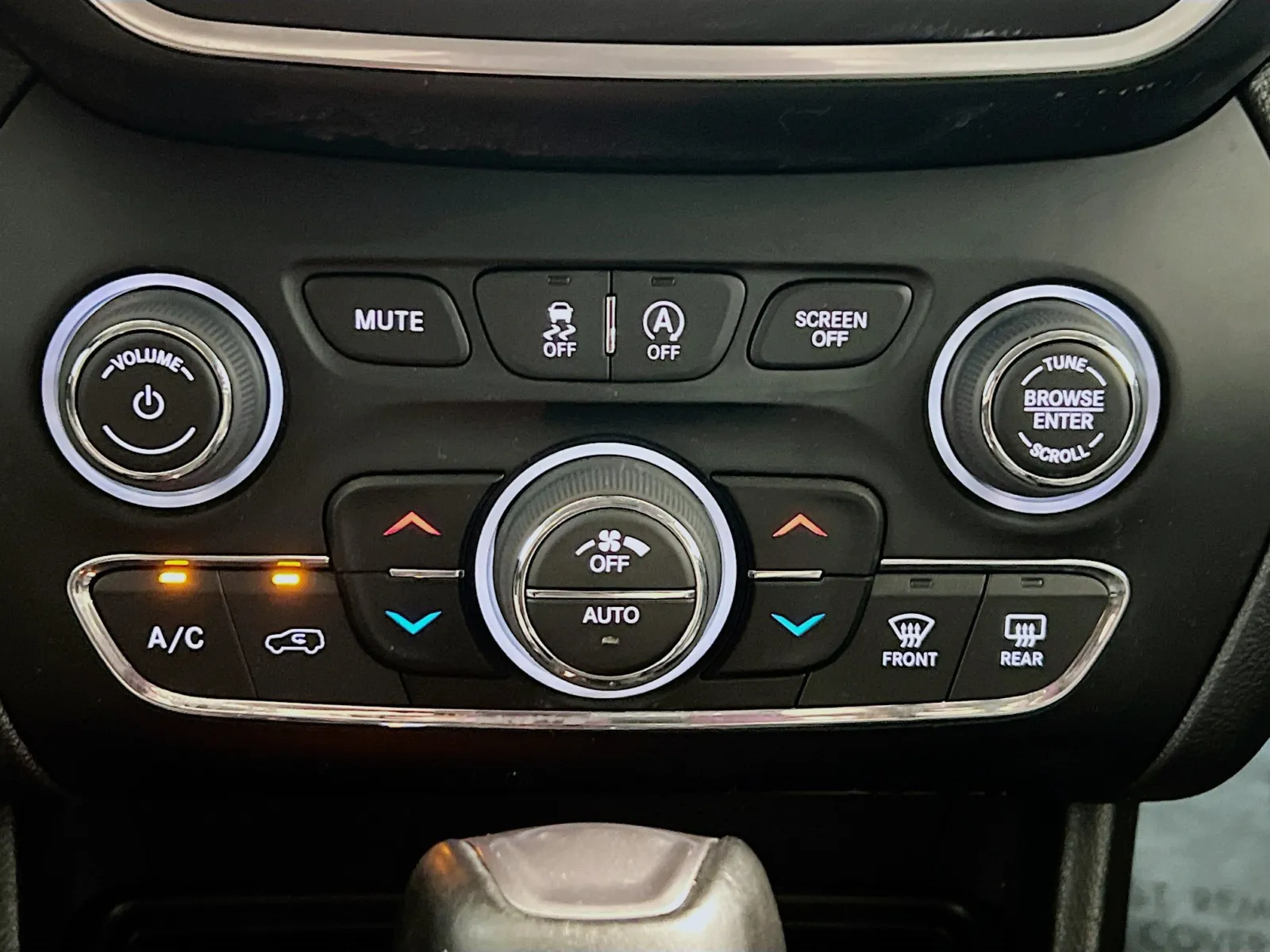 Jeep Cherokee photo 12
