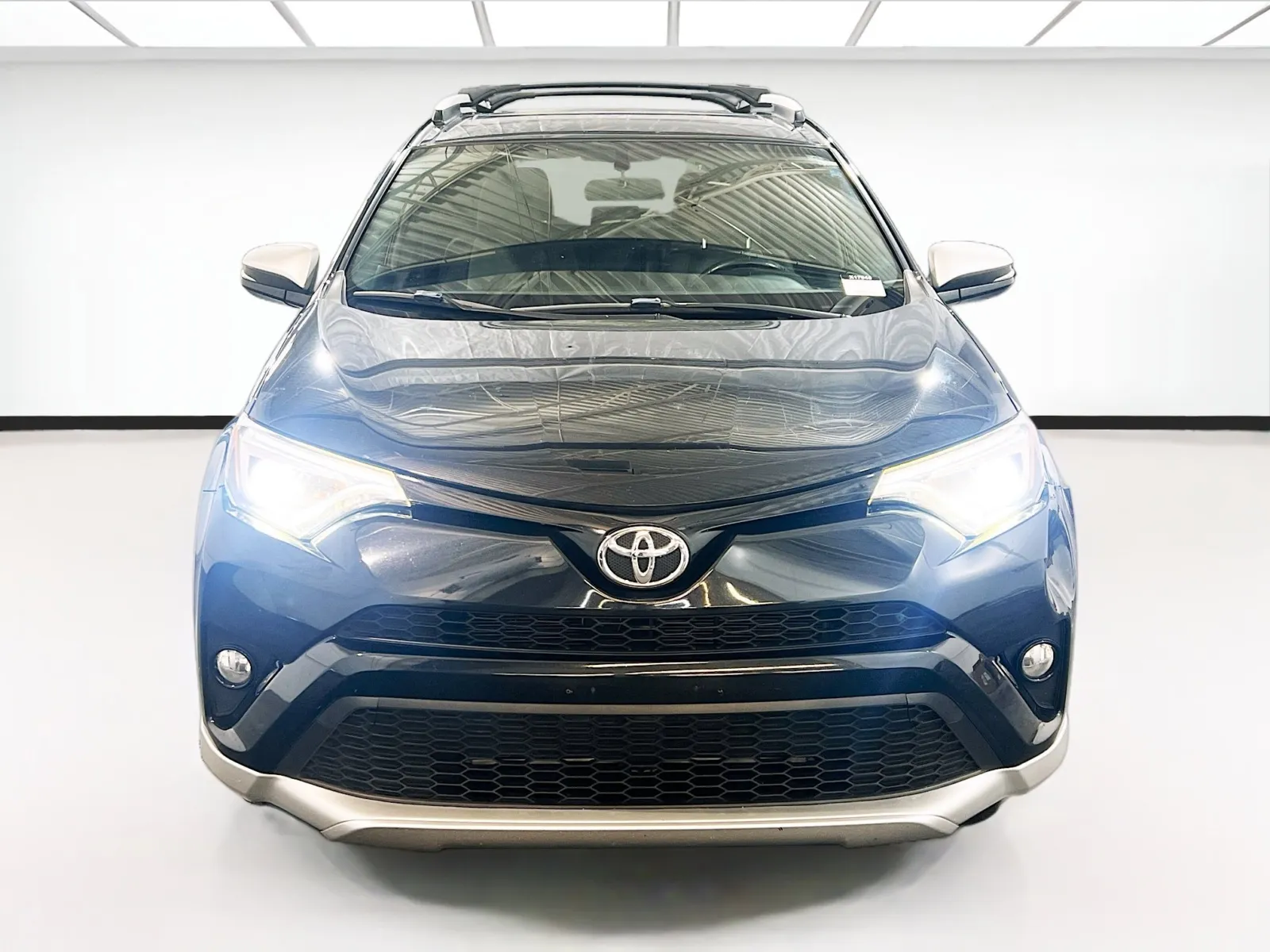 Toyota RAV4 photo 2