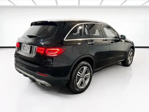More photos of 2022 Mercedes-Benz GLC 300 4MATIC at KarGenie, CA
