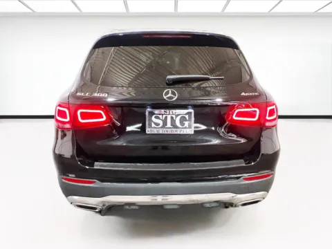 More photos of 2022 Mercedes-Benz GLC 300 4MATIC at KarGenie, CA