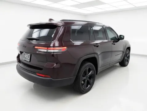 More photos of 2022 Jeep Grand Cherokee L Altitude at KarGenie, CA
