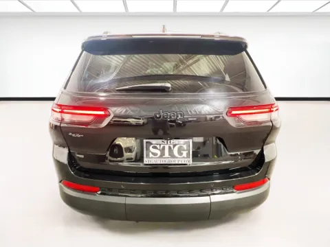More photos of 2022 Jeep Grand Cherokee L Altitude at KarGenie, CA
