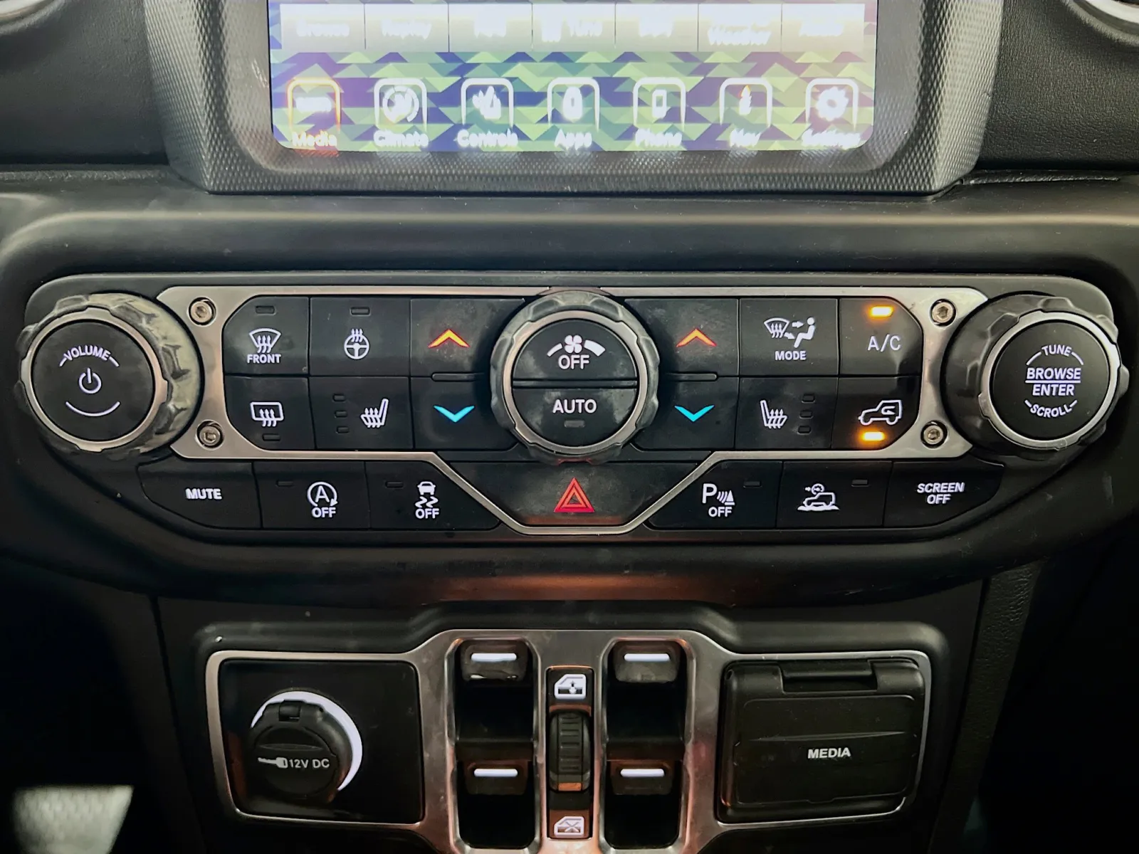 Jeep Wrangler photo 12