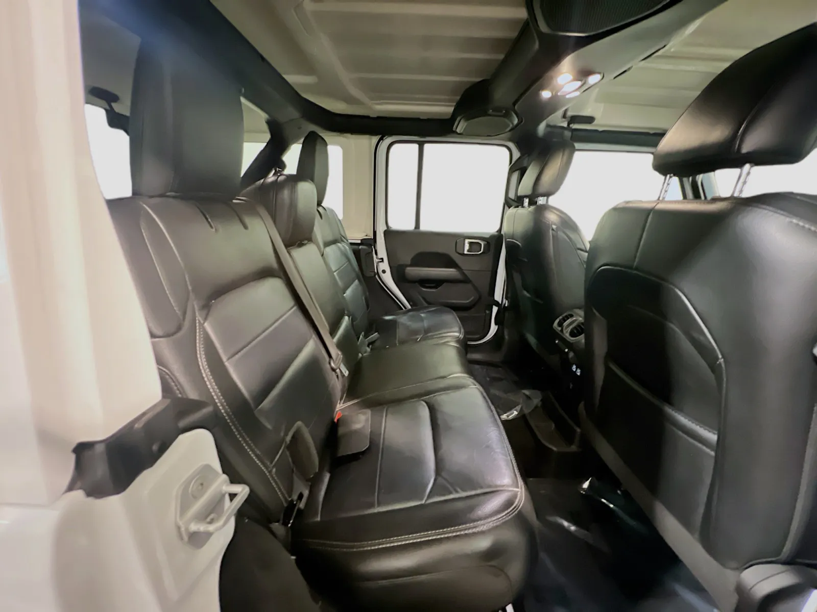 Jeep Wrangler photo 20