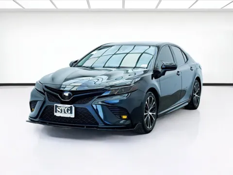 Black 2019 Toyota Camry SE for sale in Fontana, CA
