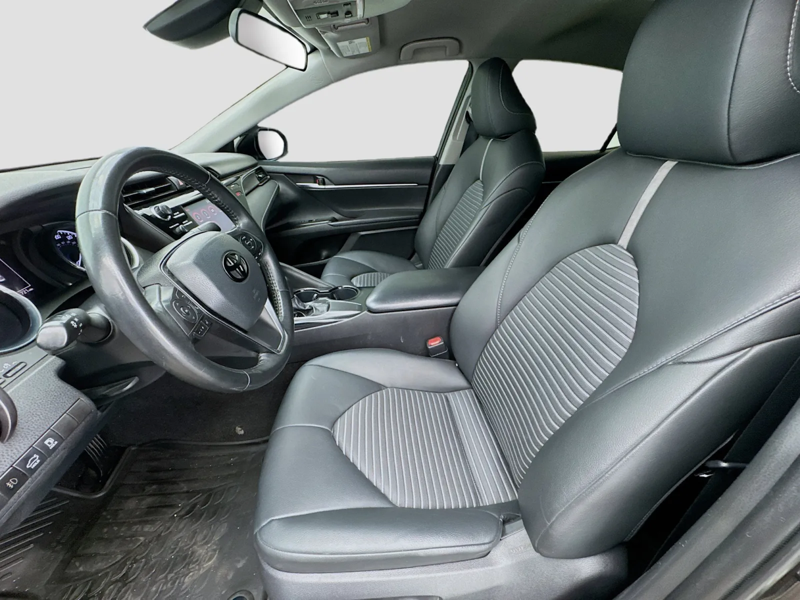Toyota Camry photo 13