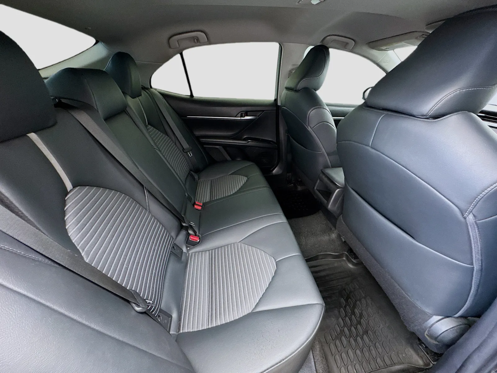 Toyota Camry photo 17
