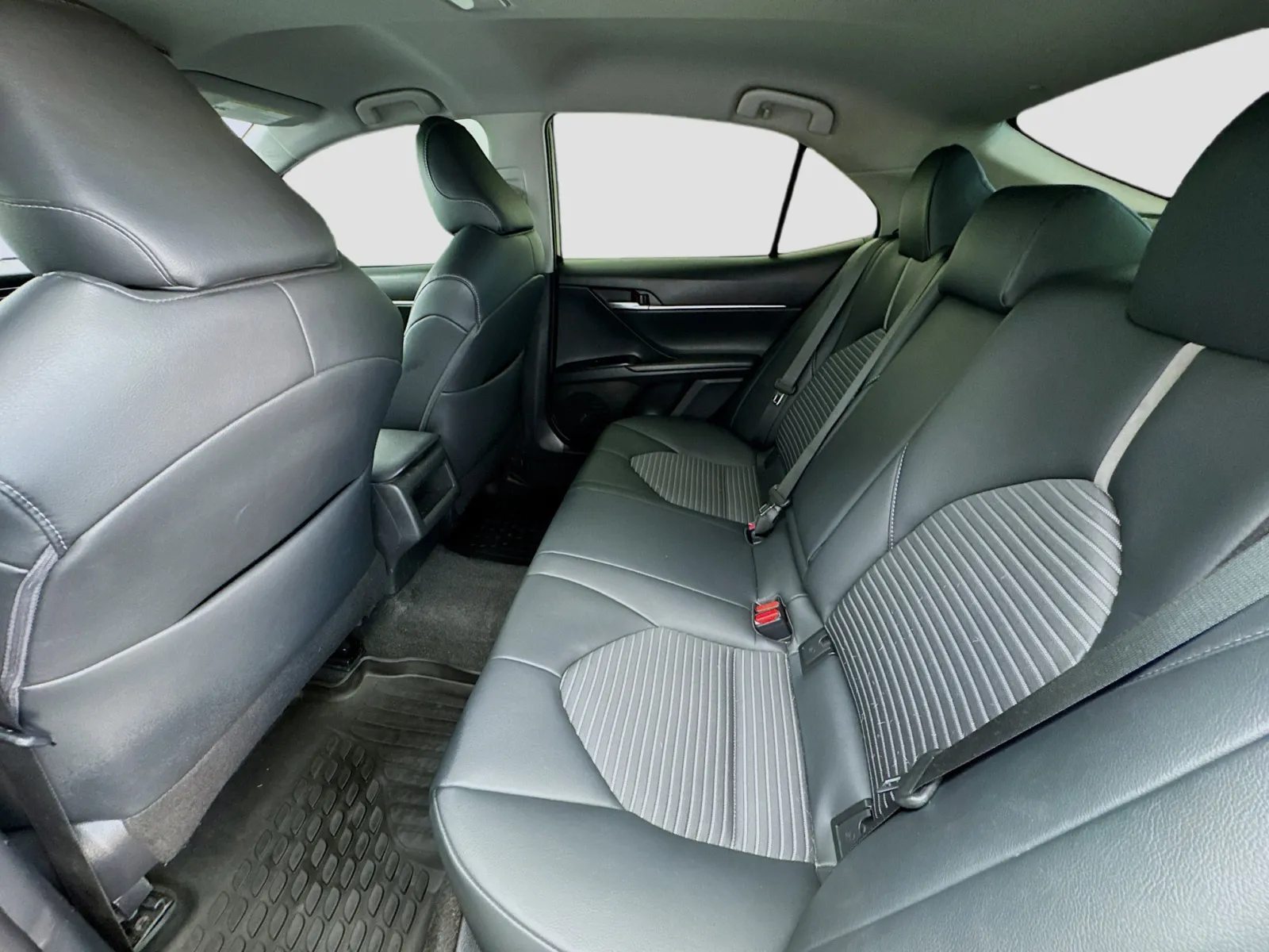 Toyota Camry photo 15