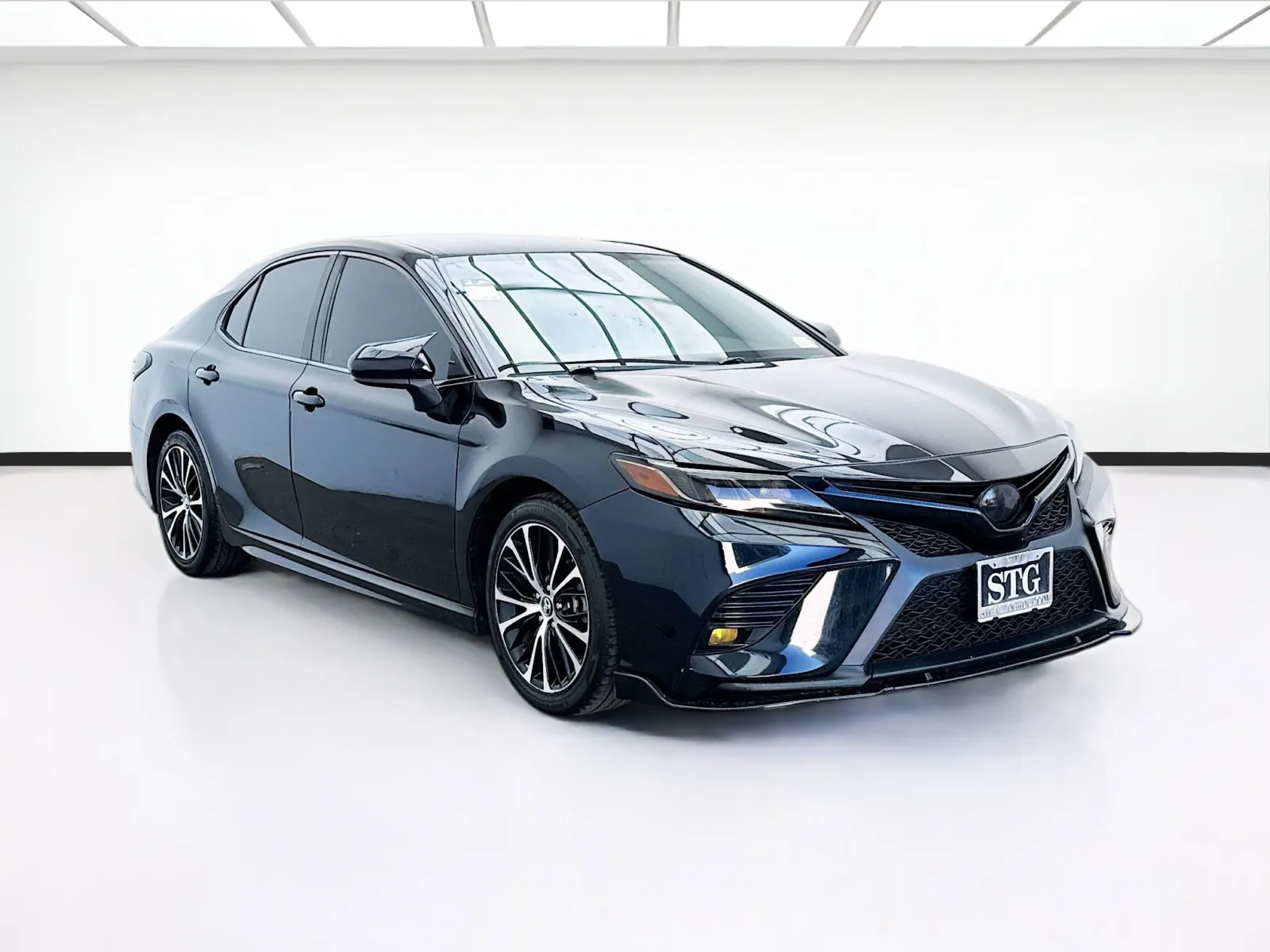 Toyota Camry photo 3