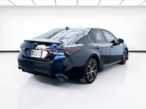 More photos of 2019 Toyota Camry SE at KarGenie, CA