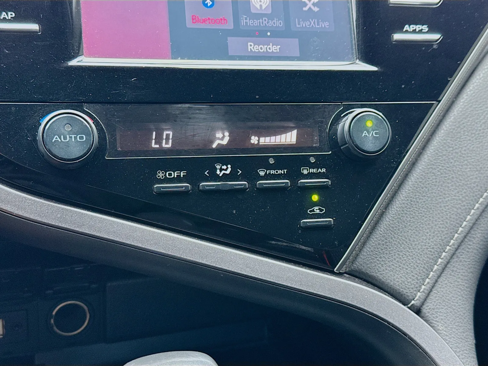Toyota Camry photo 12