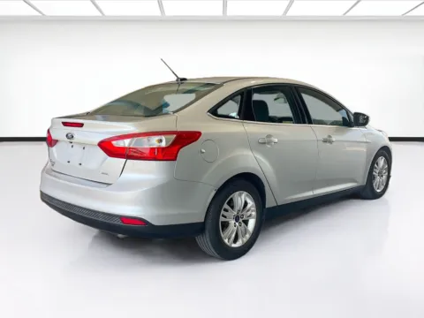More photos of 2012 Ford Focus SEL at KarGenie, CA