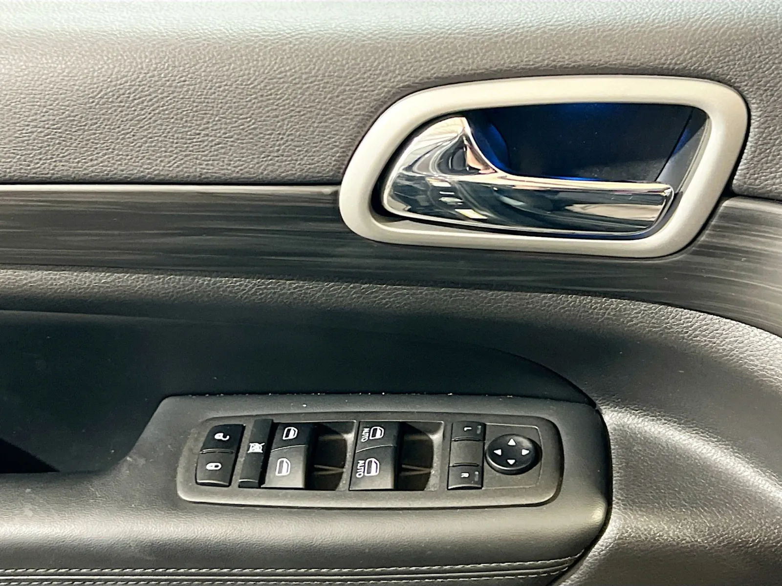 Jeep Grand Cherokee photo 13