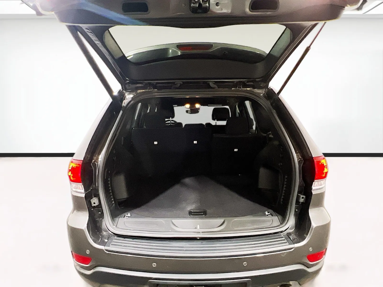 Jeep Grand Cherokee photo 18