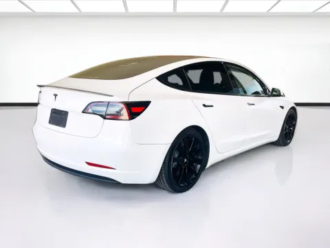 More photos of 2019 Tesla Model 3 Mid Range at KarGenie, CA