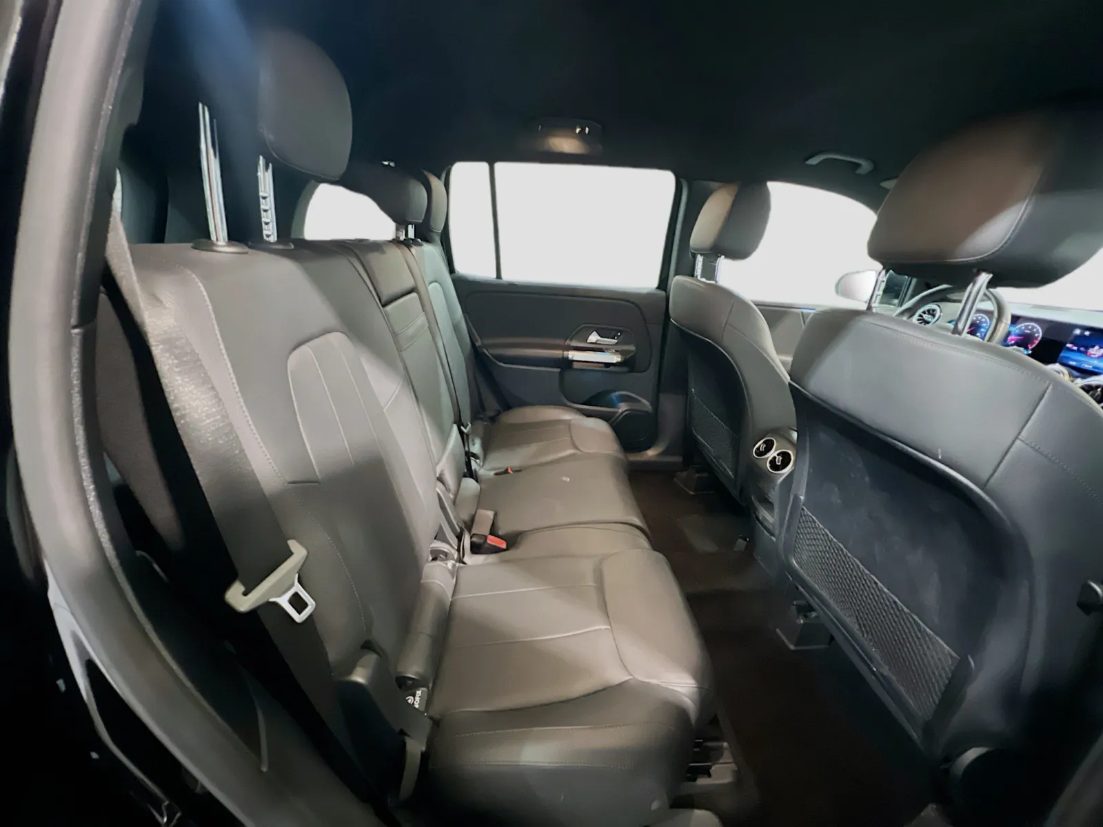 Mercedes-Benz GLB photo 19