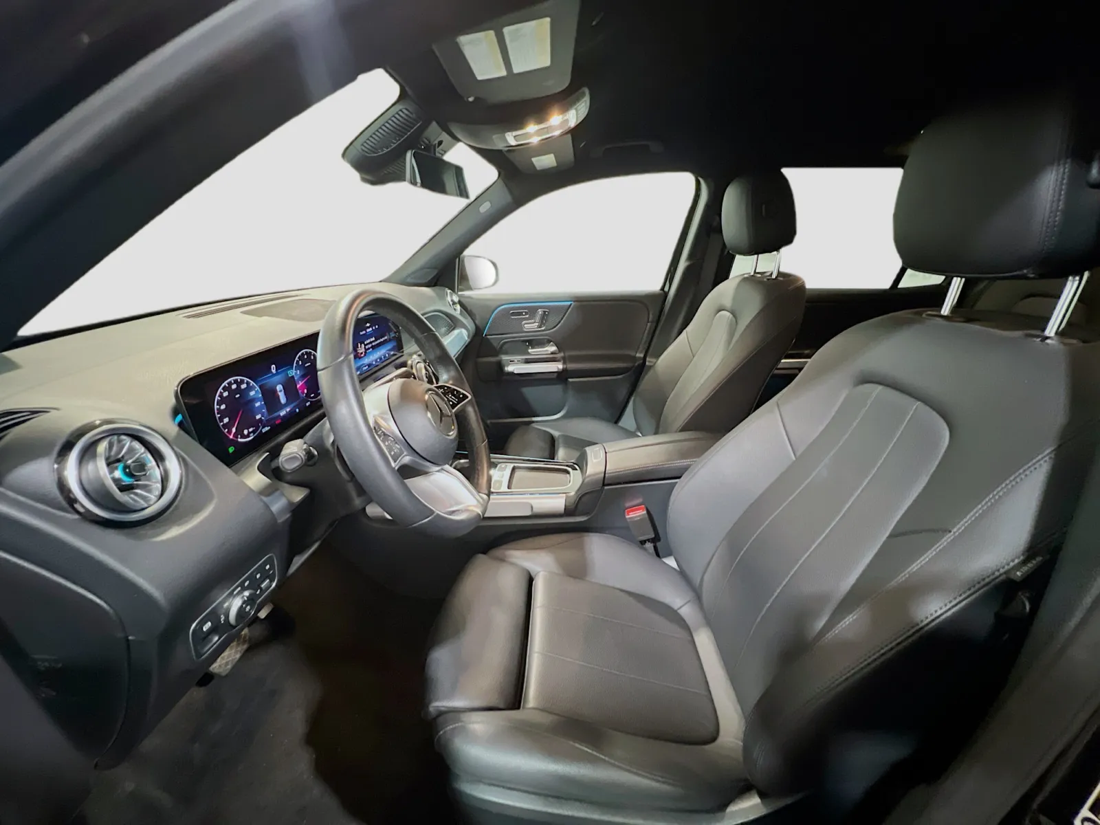 Mercedes-Benz GLB photo 14