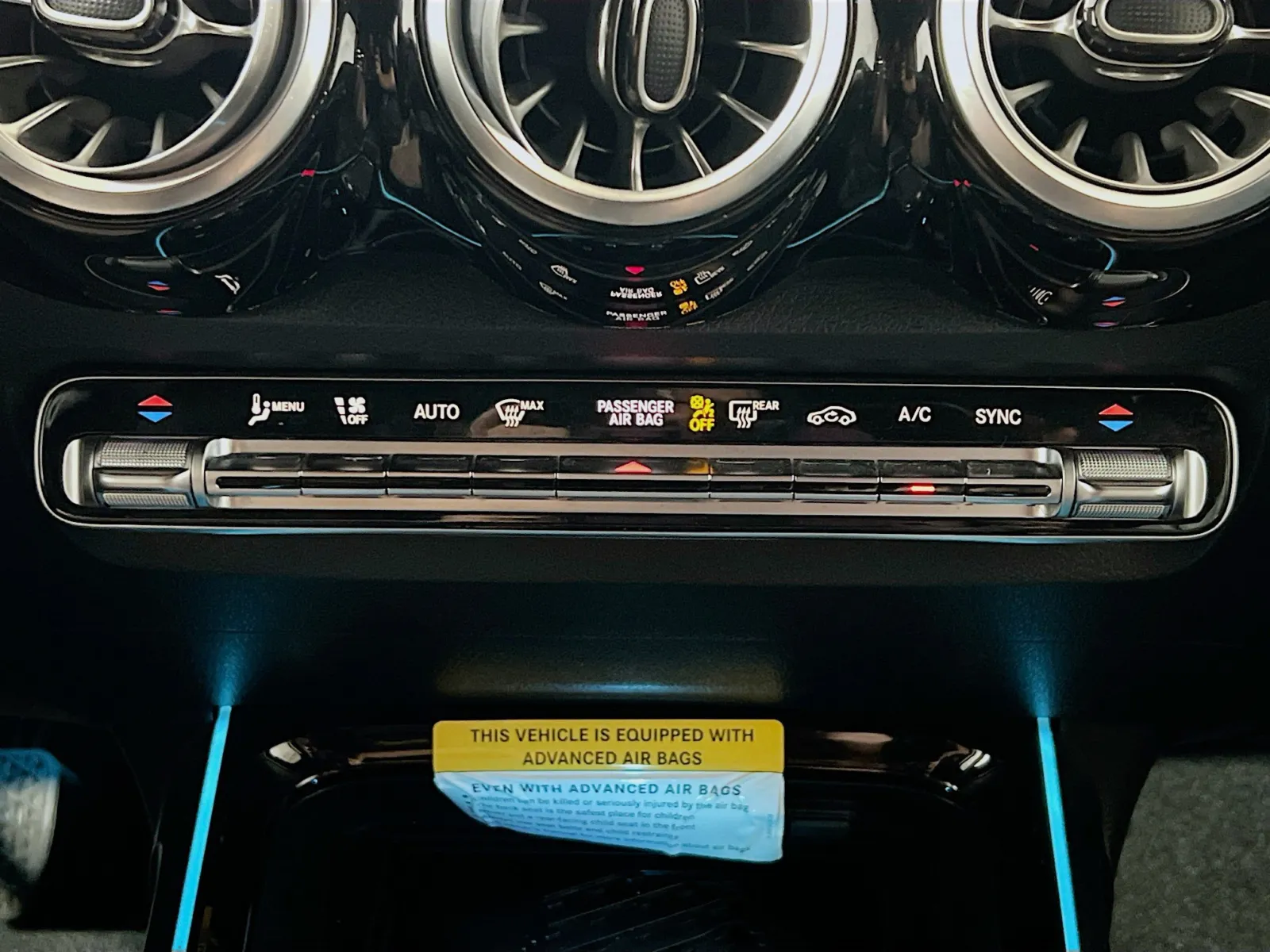 Mercedes-Benz GLB photo 11