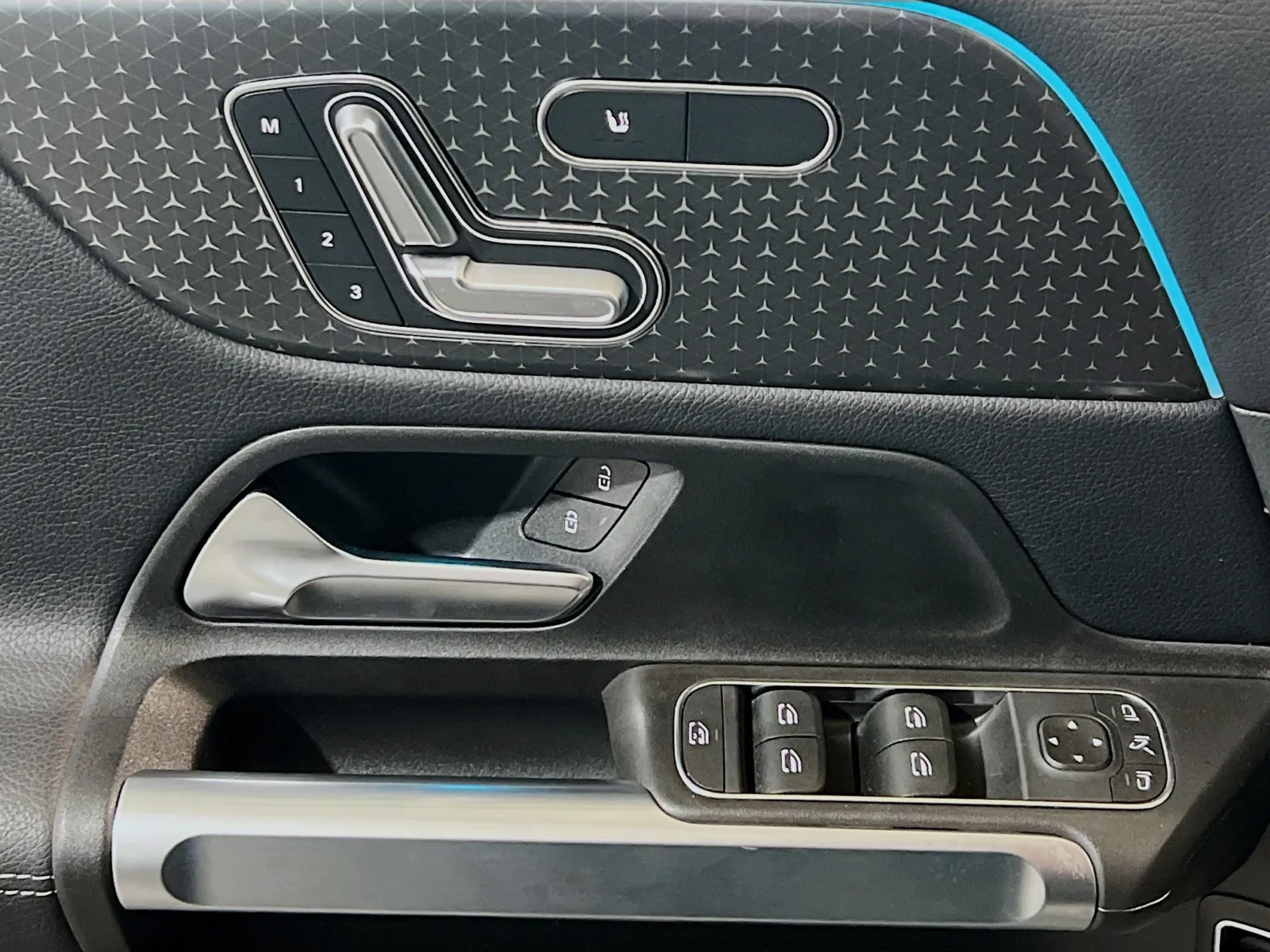 Mercedes-Benz GLB photo 13