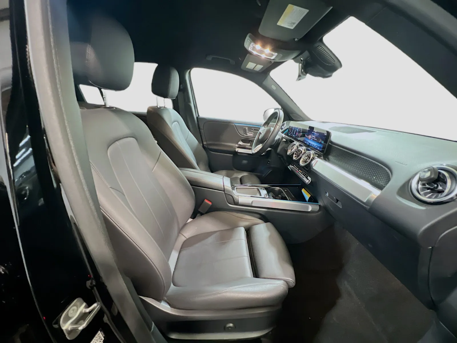 Mercedes-Benz GLB photo 20