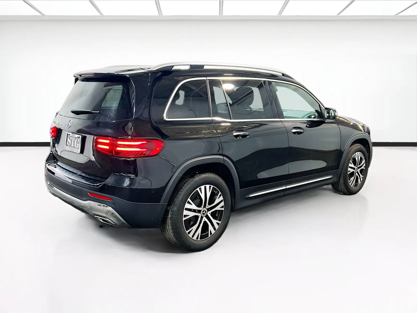 Mercedes-Benz GLB photo 4