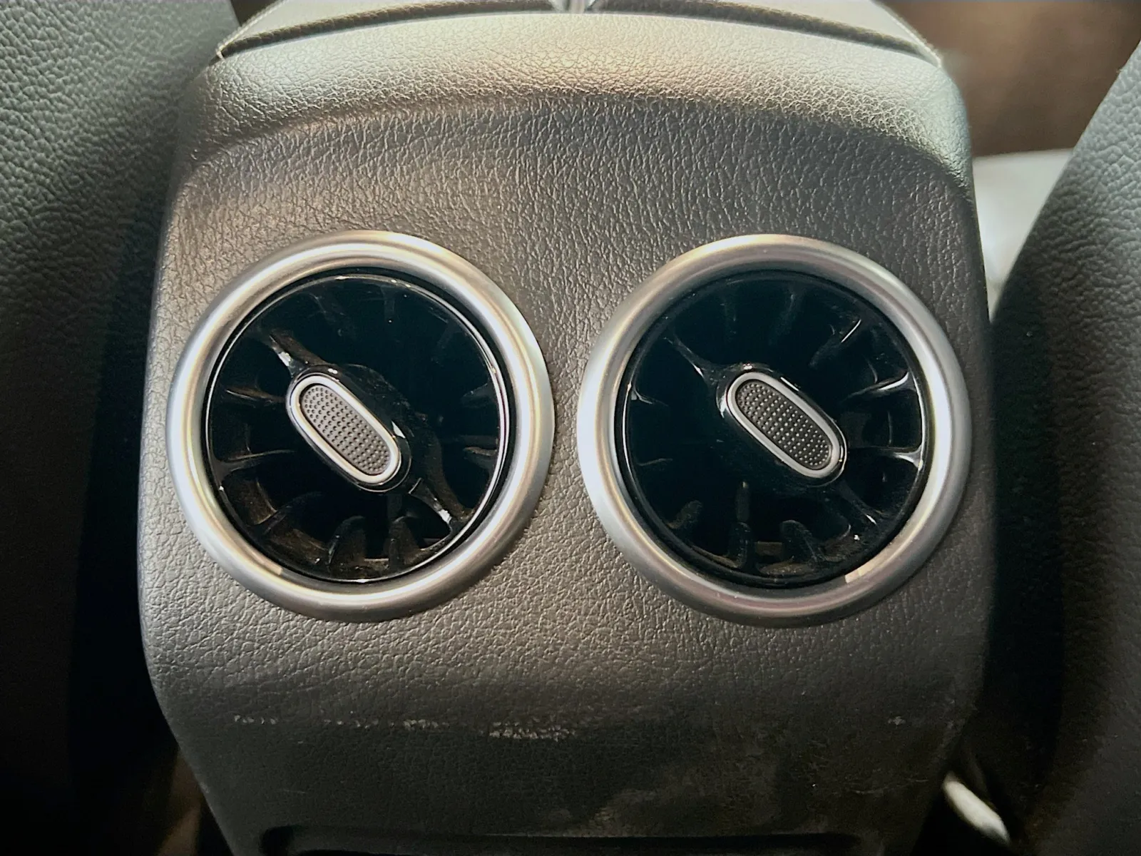Mercedes-Benz GLB photo 17