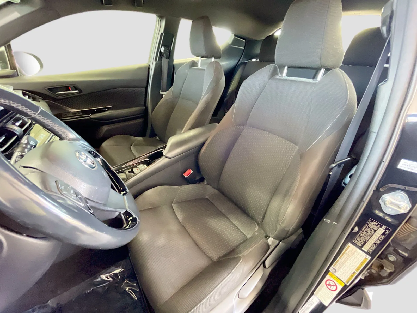 Toyota C-HR photo 12