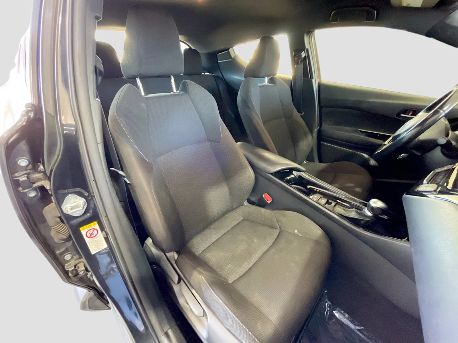 Toyota C-HR photo 16