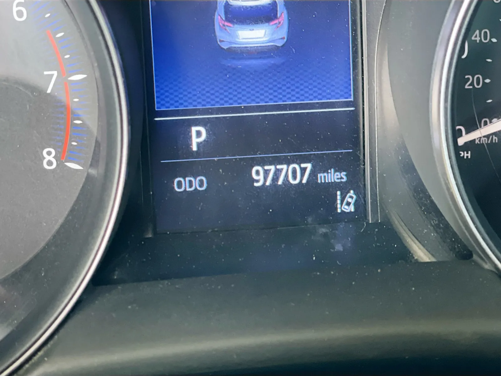 Toyota C-HR photo 8