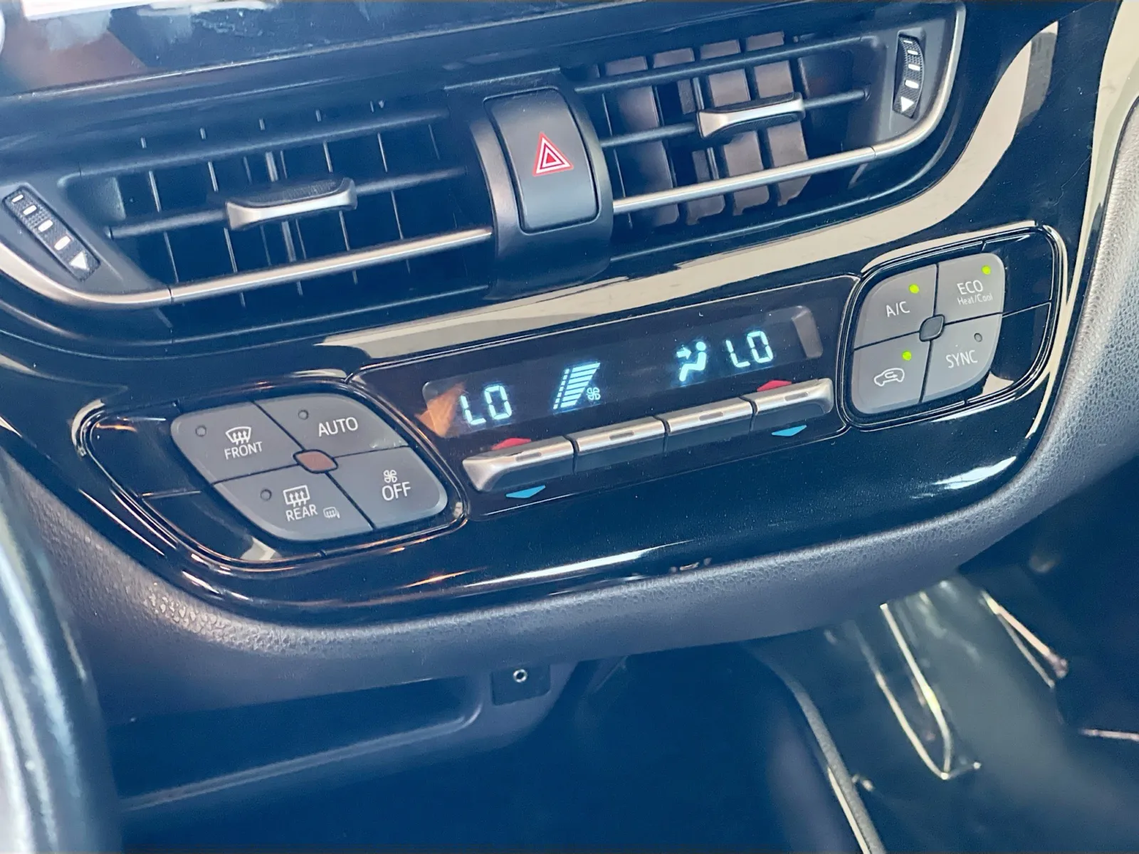 Toyota C-HR photo 11