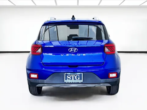 More photos of 2020 Hyundai Venue SEL at KarGenie, CA