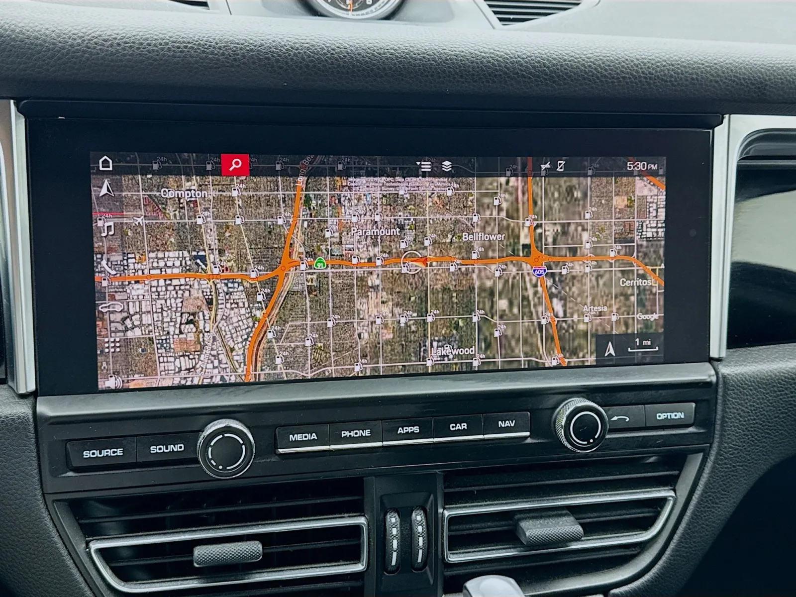 Porsche Macan photo 9