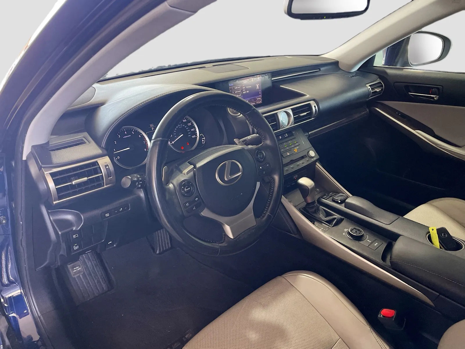 Lexus IS photo 7