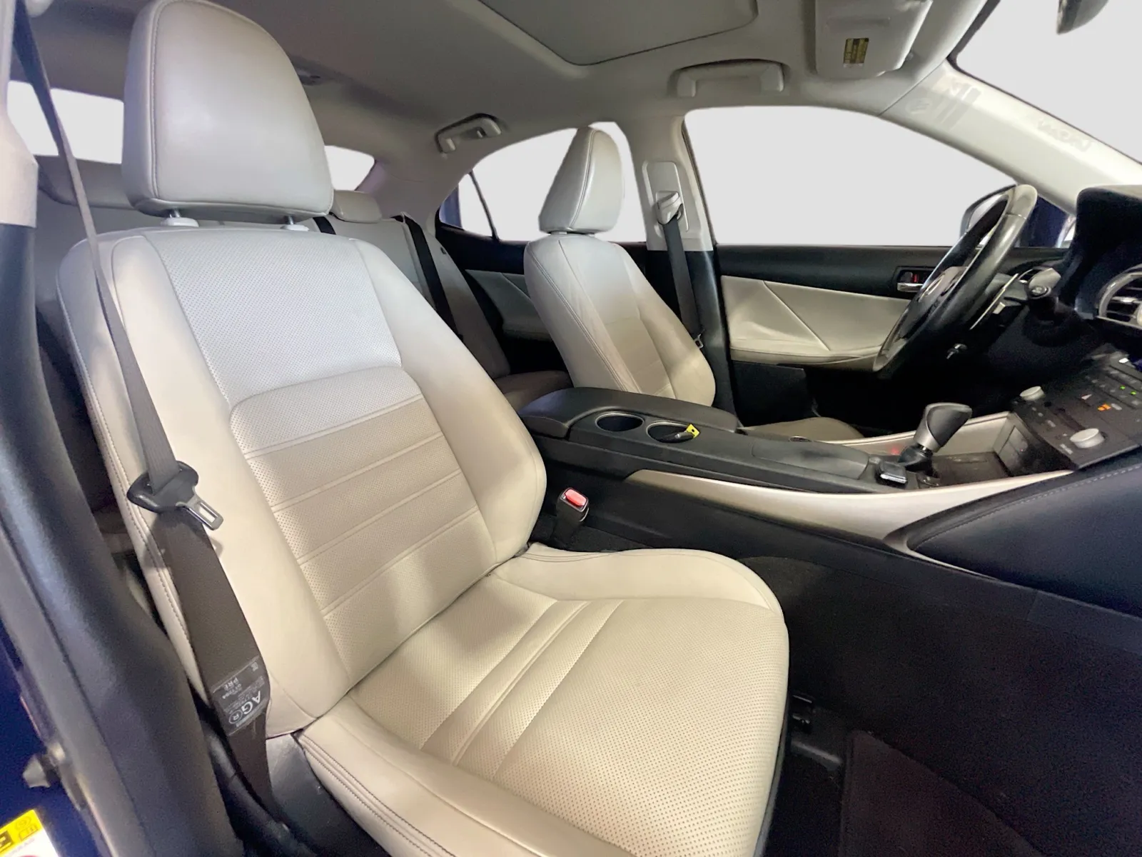 Lexus IS photo 18
