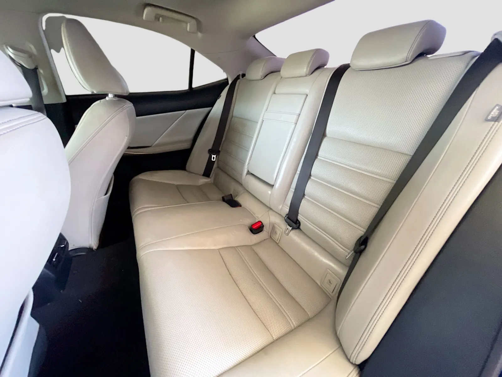 Lexus IS photo 16