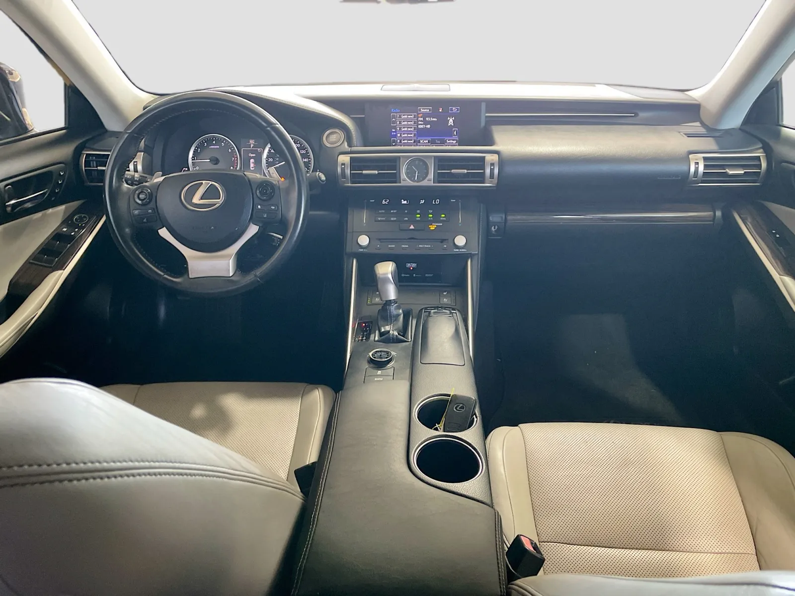 Lexus IS photo 15